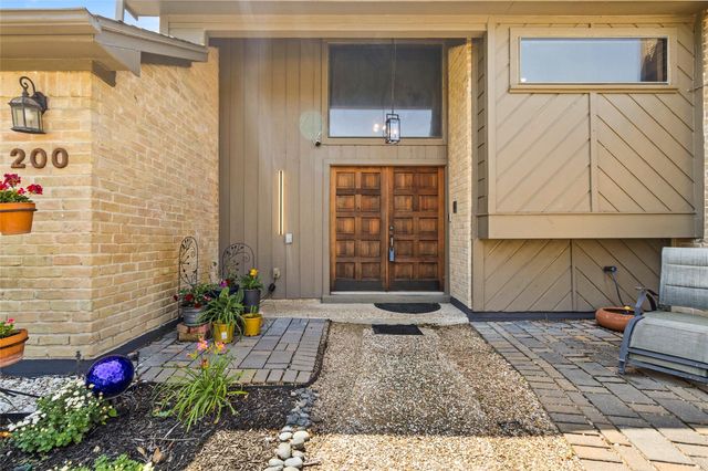 200 Old Bridge Lake, Houston, TX 77069