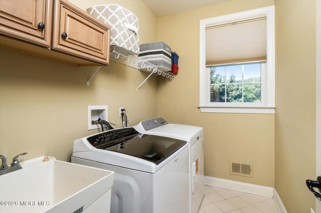 25 Weathervane Circle, Cream Ridge, NJ 08514