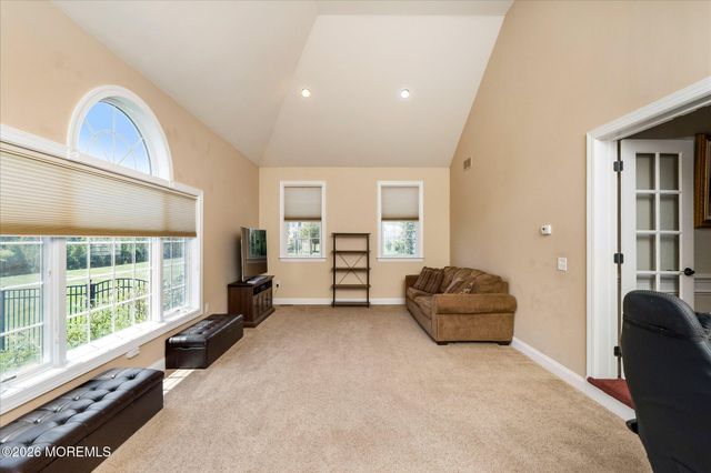 25 Weathervane Circle, Cream Ridge, NJ 08514