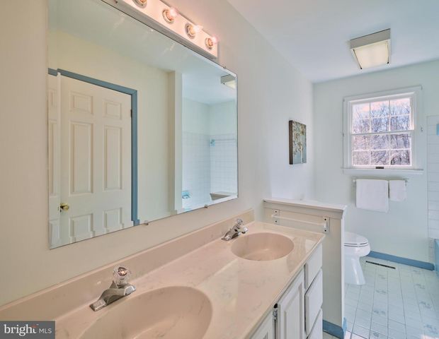 6724 UPPER YORK RD, New Hope, PA 18938