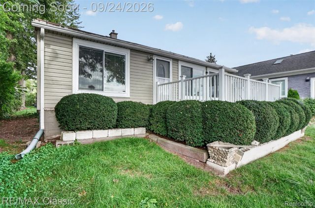 9385 Mandon Road, White Lake Charter Township, MI 48386