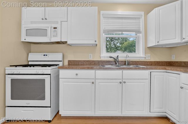 9385 Mandon Road, White Lake Charter Township, MI 48386