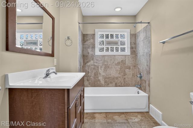 9385 Mandon Road, White Lake Charter Township, MI 48386