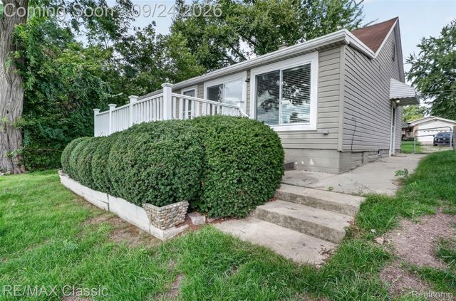 9385 Mandon Road, White Lake Charter Township, MI 48386