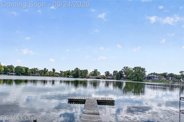 9385 Mandon Road, White Lake Charter Township, MI 48386