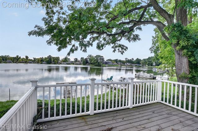 9385 Mandon Road, White Lake Charter Township, MI 48386