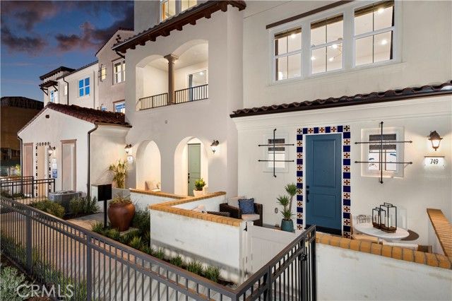 537 Gregory Way, Glendora, CA 91740