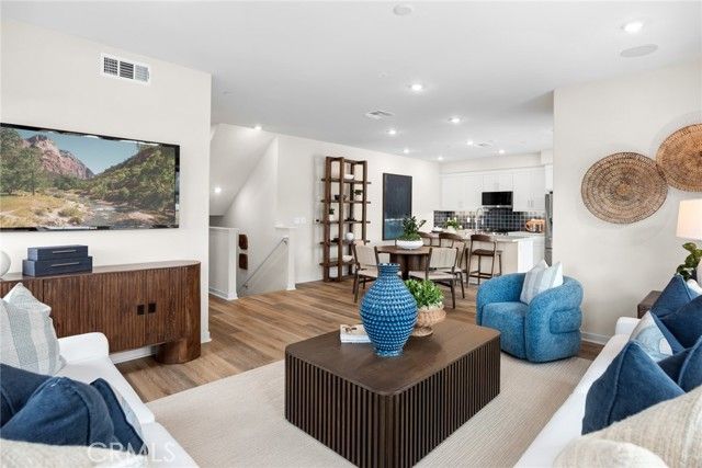 537 Gregory Way, Glendora, CA 91740