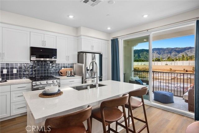 537 Gregory Way, Glendora, CA 91740