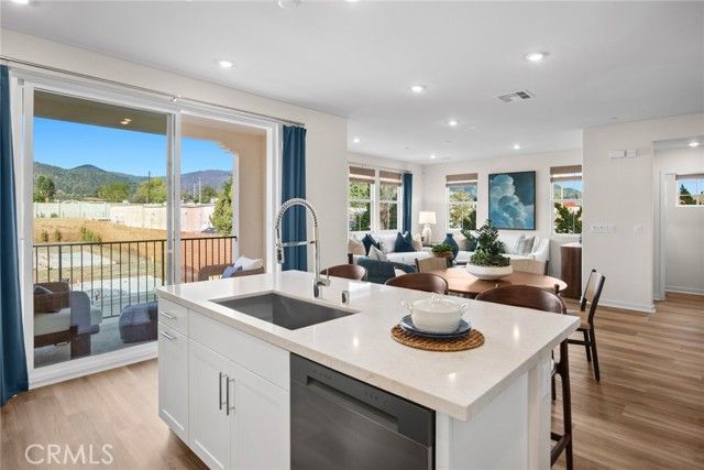 537 Gregory Way, Glendora, CA 91740