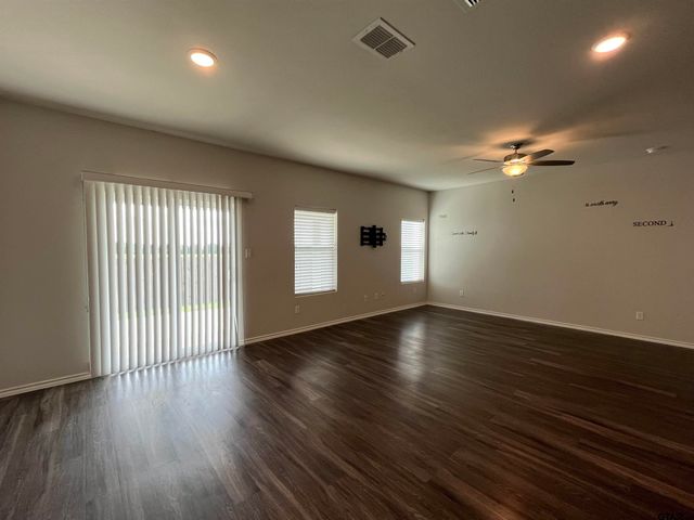 917 Martin St, Chandler, TX 75758