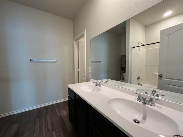 917 Martin St, Chandler, TX 75758