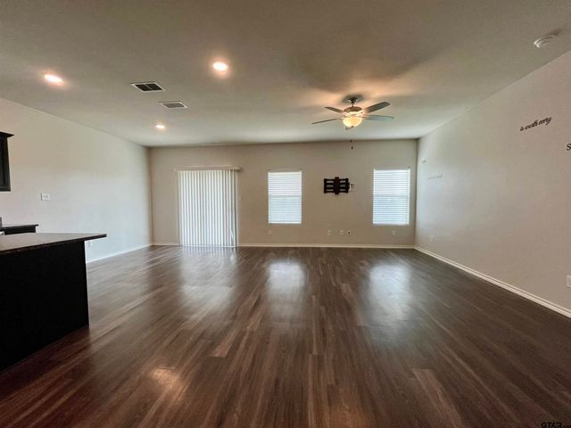 917 Martin St, Chandler, TX 75758