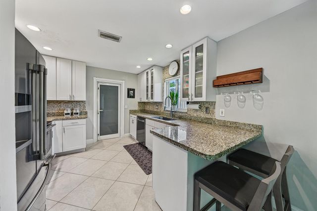 3652 NE 18TH Avenue, Oakland Park, FL 33334