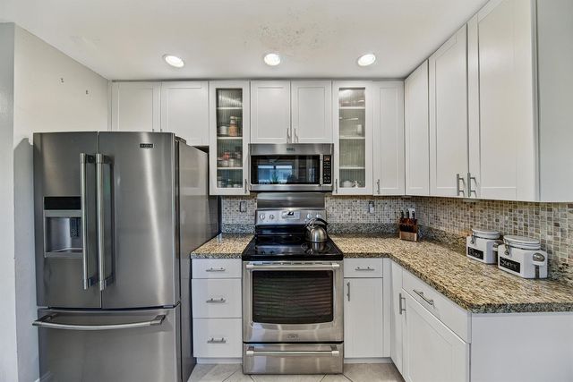 3652 NE 18TH Avenue, Oakland Park, FL 33334