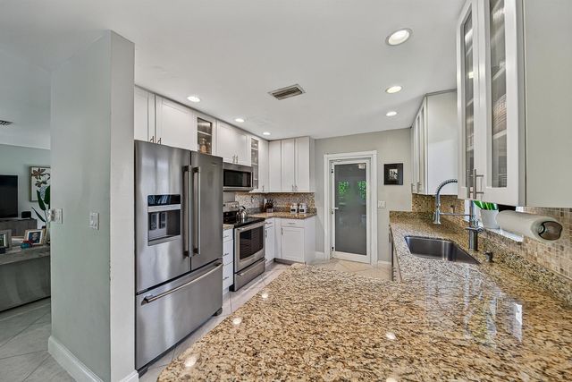 3652 NE 18TH Avenue, Oakland Park, FL 33334