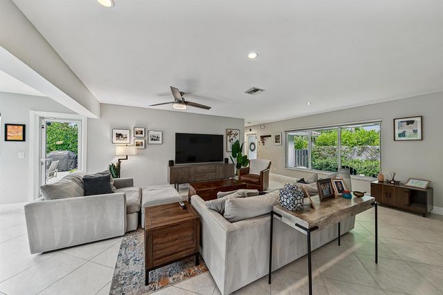 3652 NE 18TH Avenue, Oakland Park, FL 33334