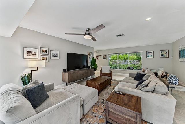3652 NE 18TH Avenue, Oakland Park, FL 33334