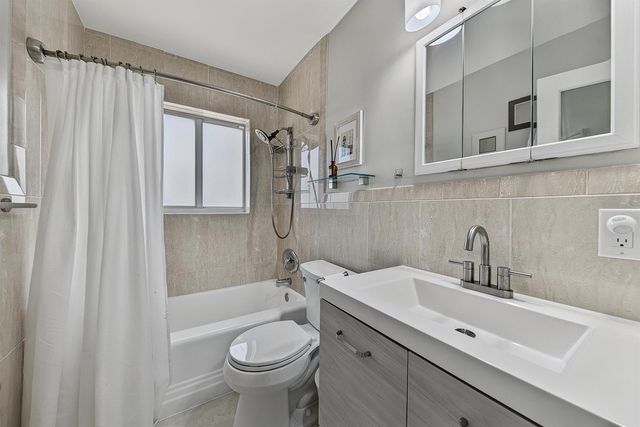 3652 NE 18TH Avenue, Oakland Park, FL 33334