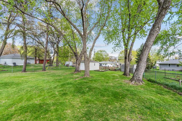 10621 Washington Boulevard NE, Blaine, MN 55434