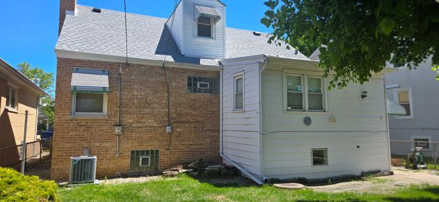4538 N MOBILE Avenue, Chicago, IL 60630