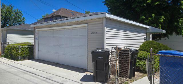 4538 N MOBILE Avenue, Chicago, IL 60630