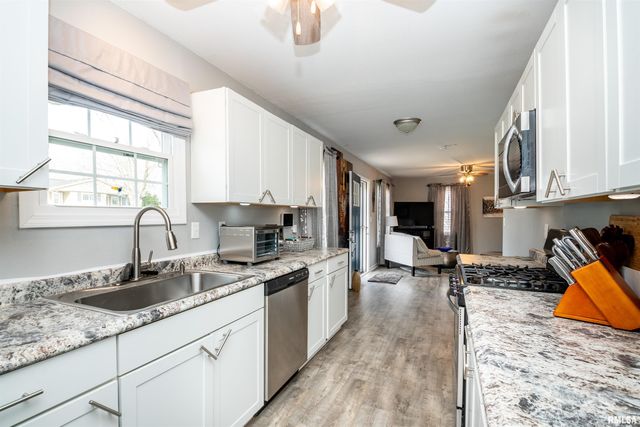 5312 N ARROW Drive, Peoria, IL 61614