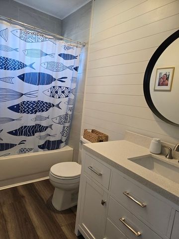 52 Sidney St 52, Lowell, MA 01852