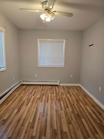 52 Sidney St 52, Lowell, MA 01852