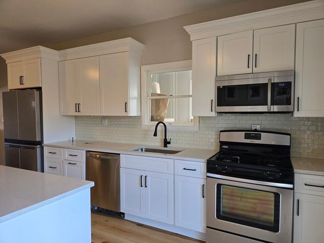 52 Sidney St 52, Lowell, MA 01852