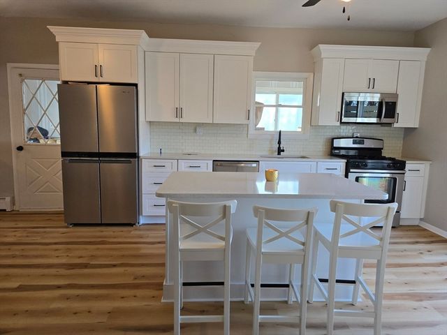 52 Sidney St 52, Lowell, MA 01852