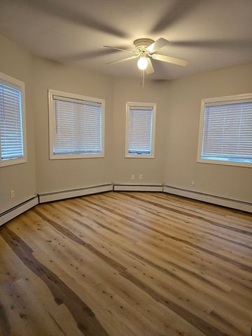 52 Sidney St 52, Lowell, MA 01852