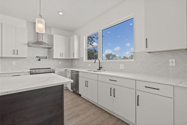 301 15TH STREET N, St Petersburg, FL 33705
