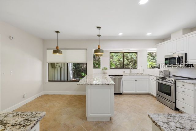 18 Forest Dr, Hilton Head Island, SC 29928