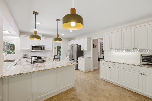 18 Forest Dr, Hilton Head Island, SC 29928