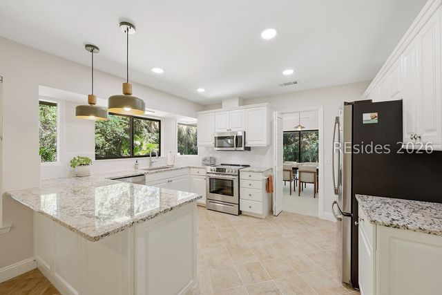 18 Forest Dr, Hilton Head Island, SC 29928