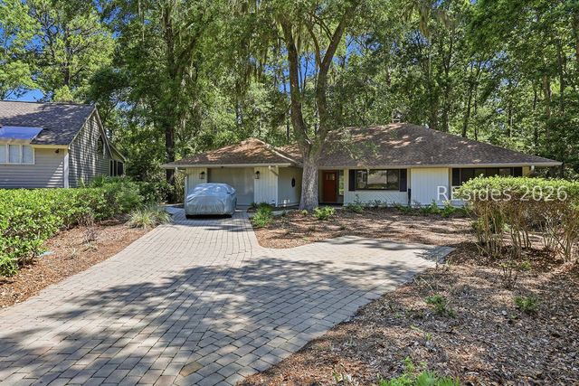18 Forest Dr, Hilton Head Island, SC 29928