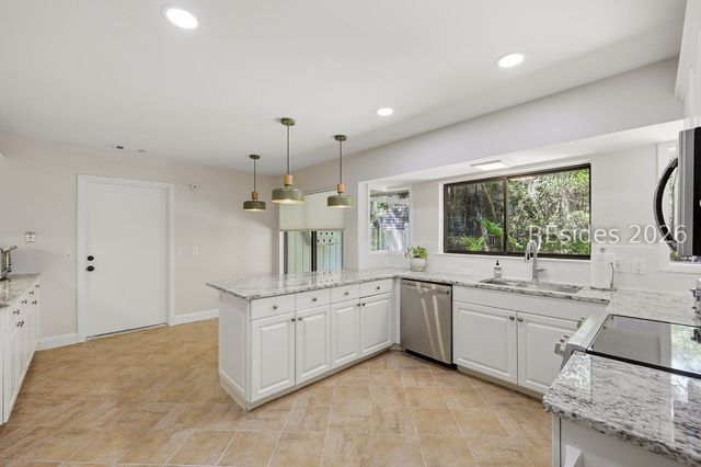 18 Forest Dr, Hilton Head Island, SC 29928