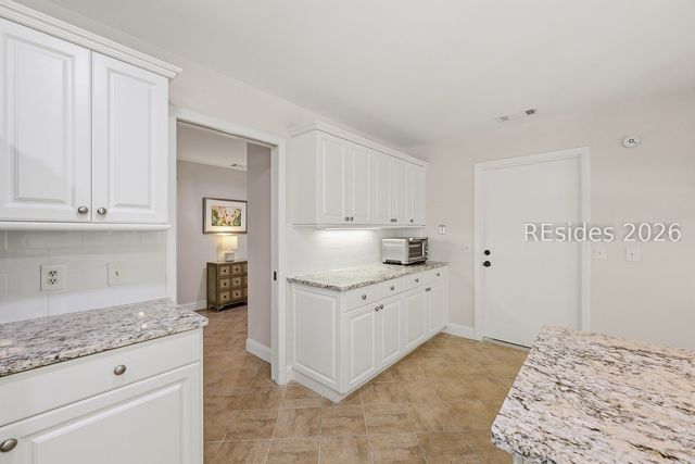 18 Forest Dr, Hilton Head Island, SC 29928