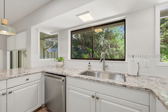 18 Forest Dr, Hilton Head Island, SC 29928