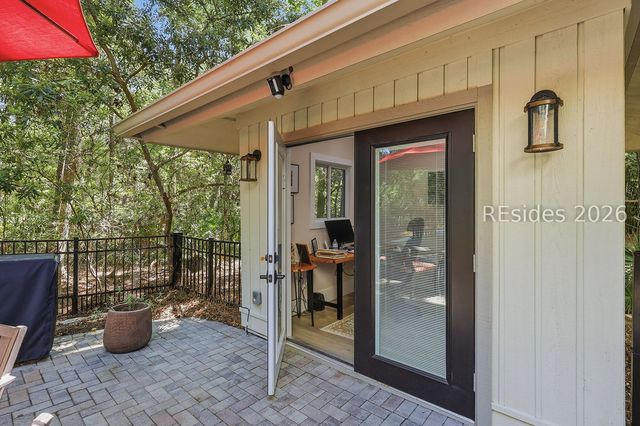18 Forest Dr, Hilton Head Island, SC 29928