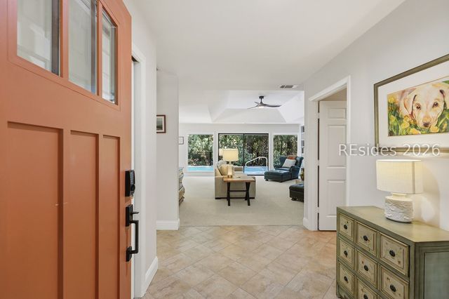 18 Forest Dr, Hilton Head Island, SC 29928