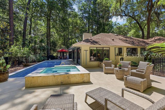 18 Forest Dr, Hilton Head Island, SC 29928