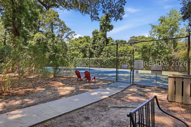 18 Forest Dr, Hilton Head Island, SC 29928