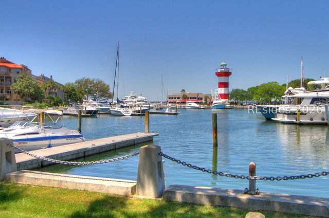 18 Forest Dr, Hilton Head Island, SC 29928