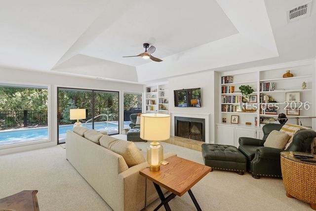 18 Forest Dr, Hilton Head Island, SC 29928