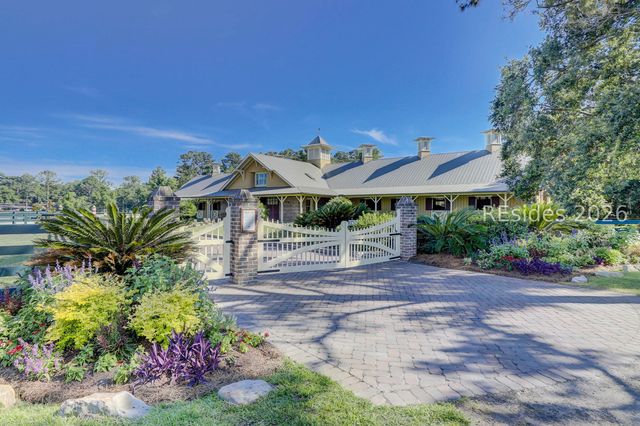 18 Forest Dr, Hilton Head Island, SC 29928