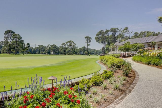18 Forest Dr, Hilton Head Island, SC 29928
