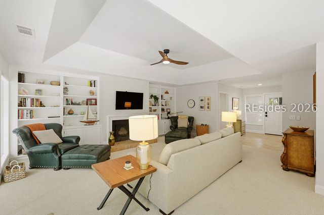 18 Forest Dr, Hilton Head Island, SC 29928