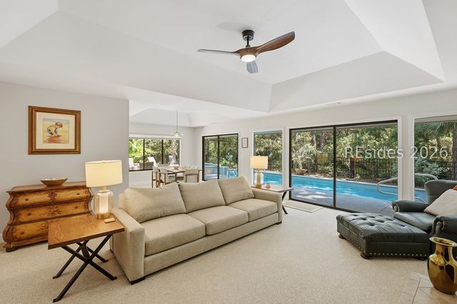 18 Forest Dr, Hilton Head Island, SC 29928